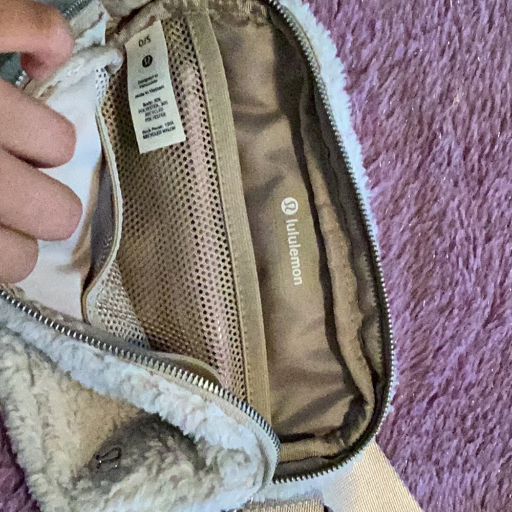 Lulu Sherpa belt bag - Picture 3 of 6